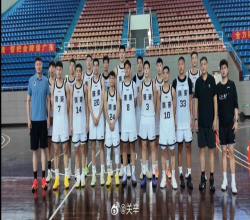 广东全运阵容集齐6省7队精英，人多到当家球星没机会上场！