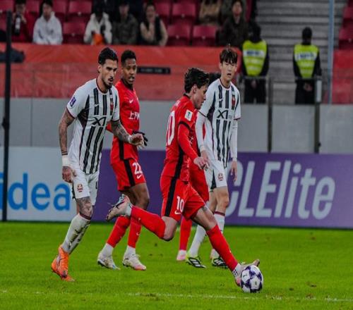 1311亚冠疯狂一夜！海港窝里横！张5被薅头发，成都虽平犹荣