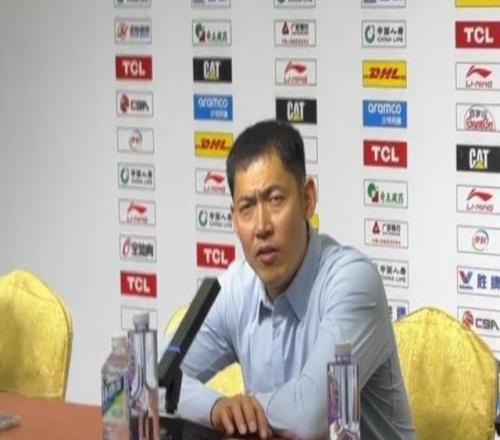 张庆鹏：比赛这么难看对不起北控球迷，沈梓捷受伤不是输球的借口