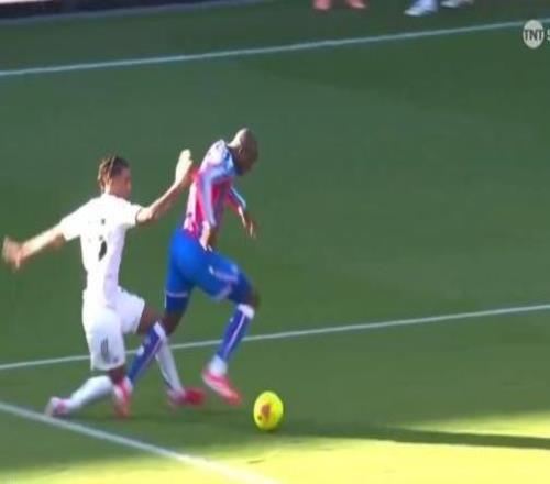 麦考伊斯特：沃顿的表现是现象级的约罗的防守太天真了