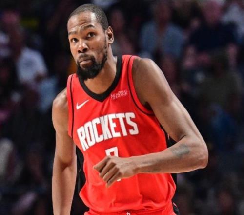 杜兰特认为讨论历史最佳球员时，自己也是讨论范围内的球员