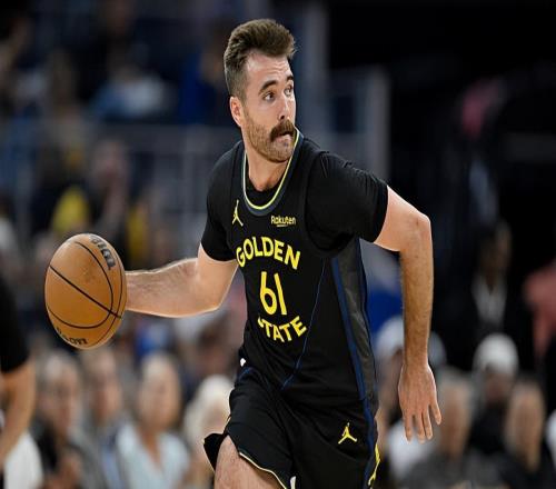 在其他NBA球队都不可能得到合同，但他却已经在勇士站稳了脚跟