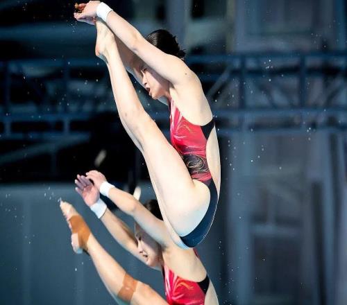 上海队陈芋汐/掌敏洁获得全运会女子双人10米台冠军