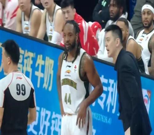 爆料杨鸣面临被重罚，裁判也面临被处罚，CBA又成为大笑话