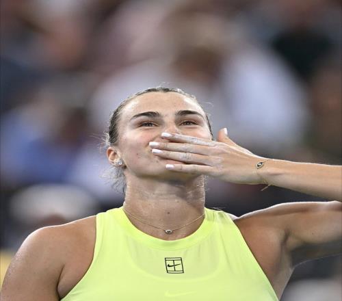 萨巴伦卡新赛季横扫开局：场上48分钟碾压，场下坦然回应争议