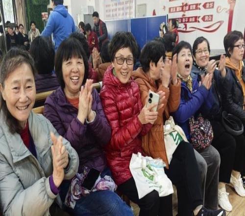 大桥街道首届 “家门口” 乒乓趣味运动会启幕 以球为媒架起邻里 “连心桥”