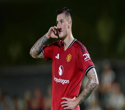 大中锋买错了曼联新三叉戟只有他不可靠，名宿直言他不优秀