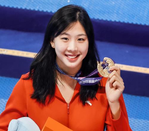 击败奥运冠军夺第二金！中国游泳22岁新蛙后再闪耀：看齐罗雪娟？