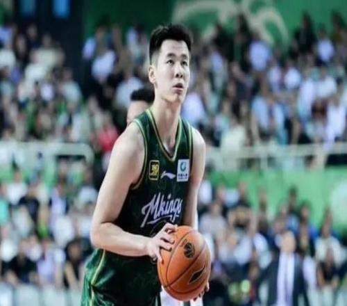 CBA新赛季第一黑马杀出！逼疯广东后再爆冷上海：他们也要冲冠了