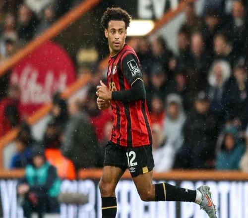 曼联冬窗买中场新增一人选，价格3000万！刚完成43米小贝式吊射