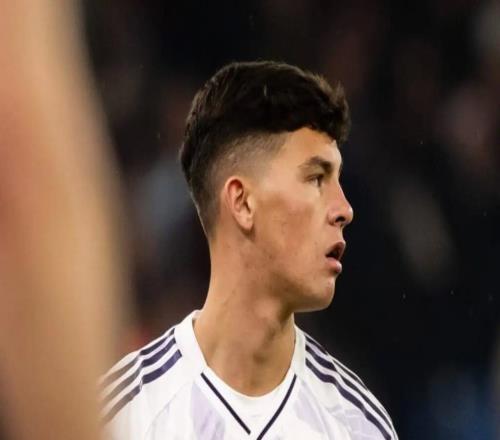 TA介绍小将谢伊莱西：从拳台新星到曼联青训希望之光