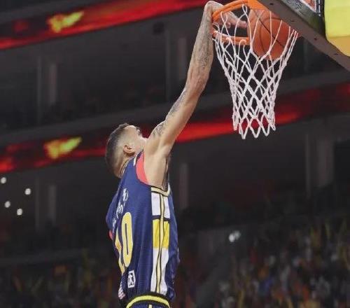 没有外界传的那么夸张！曝广东四名外援价格并不贵，未超奢侈线