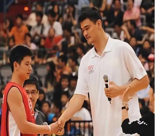 双星辉映，殊途异彩：姚明与林书豪的NBA成就全方位对比