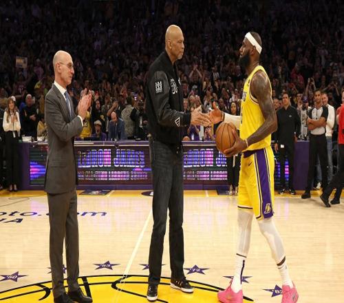 詹姆斯亲述登顶历史得分王的那一刻：贾巴尔递球瞬间像梦一样