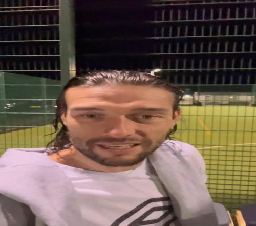 游刃有余，安迪卡罗尔代表低级别球队达根汉姆上演帽子戏法