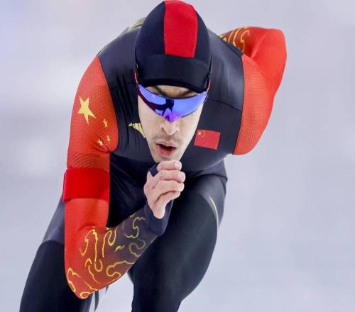 体坛联播斯洛特首度公开回应萨拉赫，曼联4比1大胜狼队