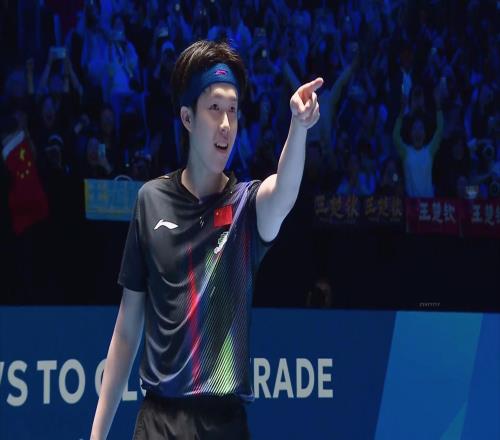 4-2逆转张本智和！王楚钦再夺冠无愧国乒新王：王皓激动握拳庆祝