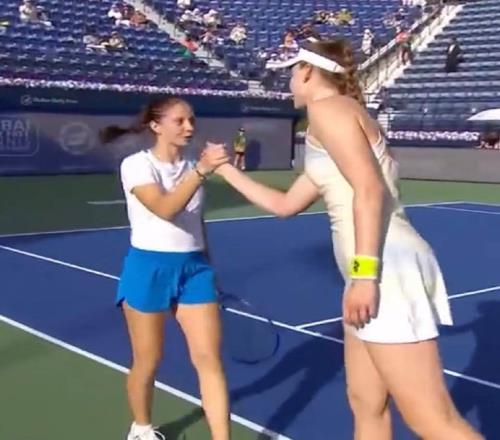 莱巴金娜因病退赛无缘八强，巴多萨因退赛遭网暴忍无可忍发文怒怼