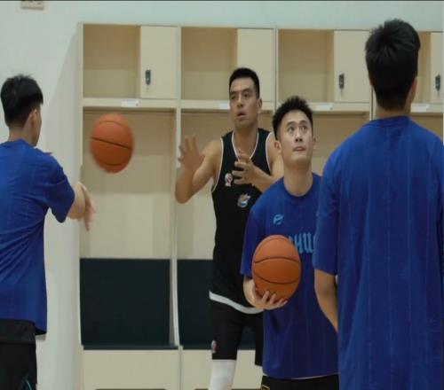 “苟活”一年四川或全华班参赛，沦落至陪练队成又一支八一男篮