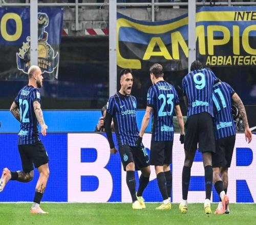 40横扫！意甲榜首易主，国米挤掉米兰，法布雷加斯惨败