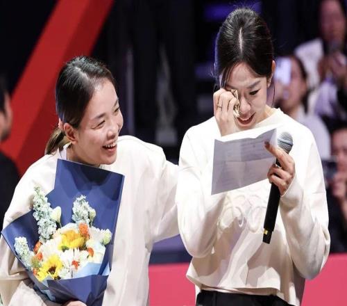 杭州总决赛收官2025：“凤凰”登顶  功勋四将退役感动全场