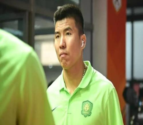 北京国安输球后再次遭到球迷辱骂，这次张玉宁和王刚没有站出来