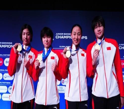 游泳世青赛女子4X200米接力：中国队力压美国队，收获冠军