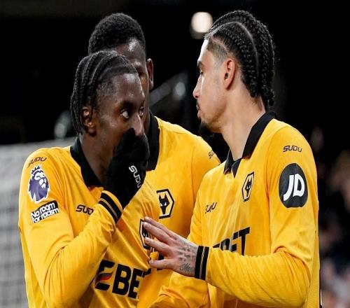 狼队本赛季英超前15轮未尝一胜，且近8场全败