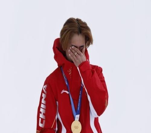 新华社评苏翊鸣首金：它是鼓舞队伍士气和点燃公众激情的起点