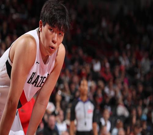 媒体人：本以为杨瀚森需长时间适应NBA，但直接个人表演，真好