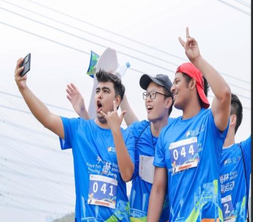 中外跑者赴约梅林山 以跑为“桥”串联跨国情谊