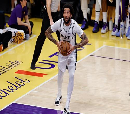 300万的优质3D锋线！马刺制服组能够签下他真是独具眼光