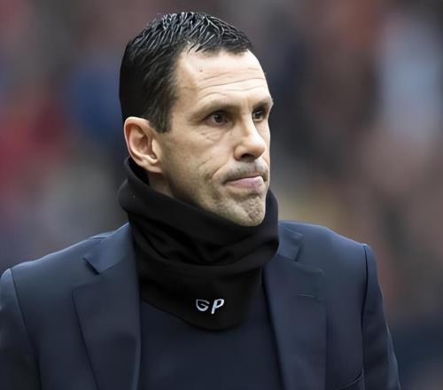 国安队未来要换帅的话，可以考虑韩国双冠王教头，已主动辞职下课