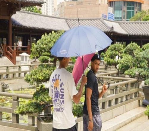 为中国赛探路！太阳官方晒邓恩&伊戈达罗中国游玩&活动照
