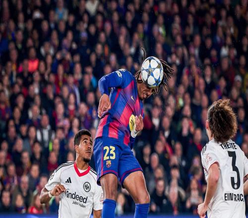 欧冠：巴萨铁卫三分钟完成救赎：梅开二度助巴萨逆转