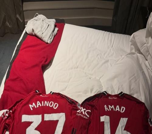 想念两位朋友了加纳乔更新社媒晒梅努、阿马德球衣照片