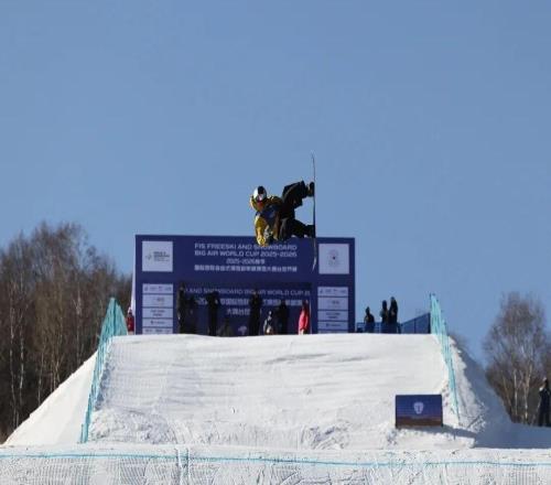 强得可怕！苏翊鸣背靠背1980 收获赛季首冠