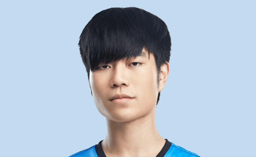Fishball效力于DAN期间的定妆照
