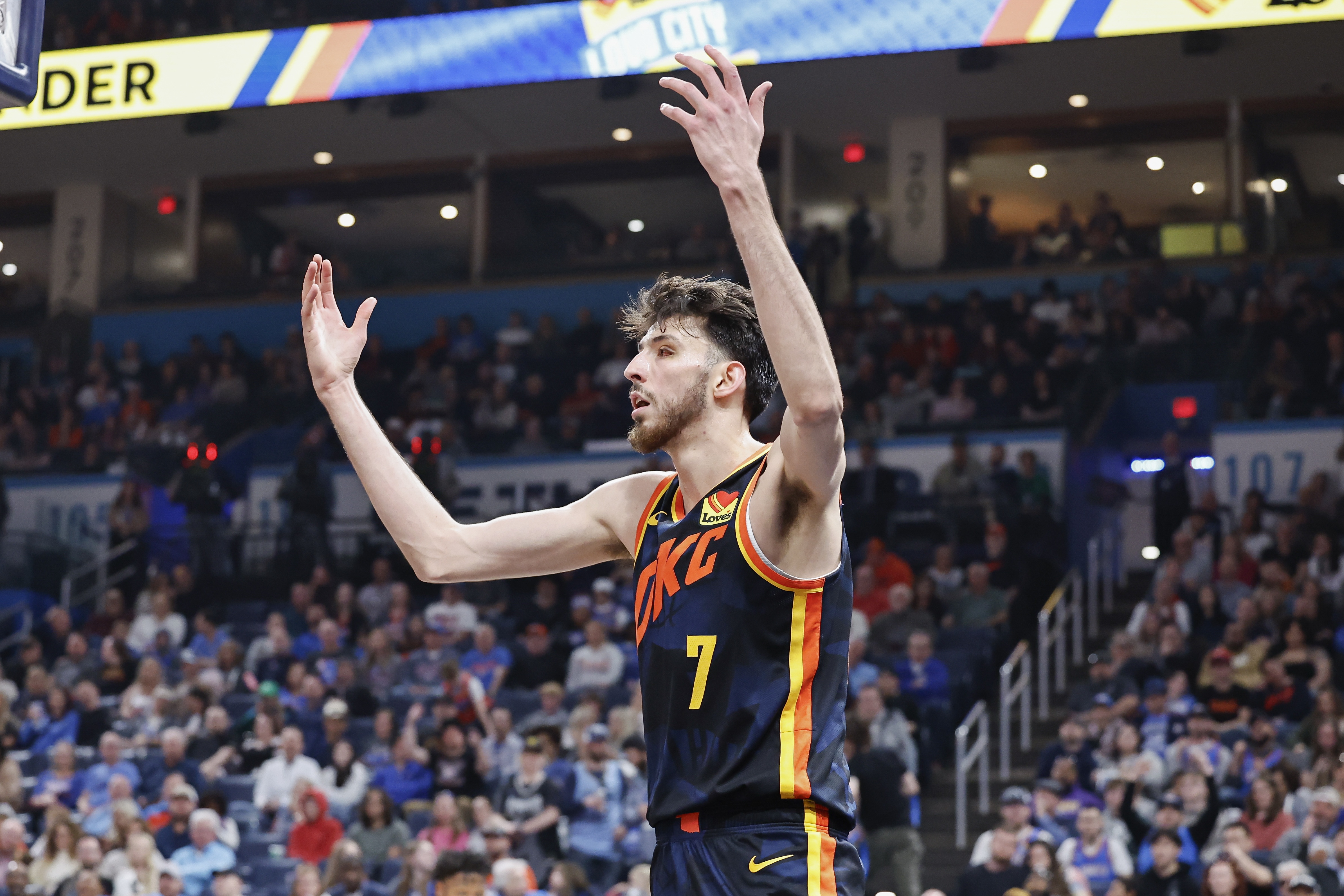 霍姆格伦送关键盖帽14中6拿到15分11板2助5帽