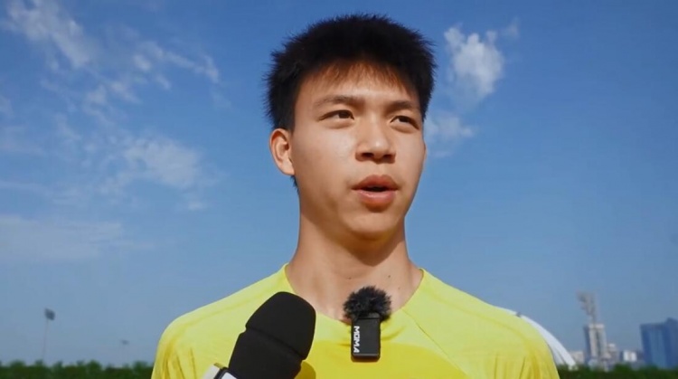 王钰栋:跳这么多级进入国奥以学习为主为下届比赛做好准备