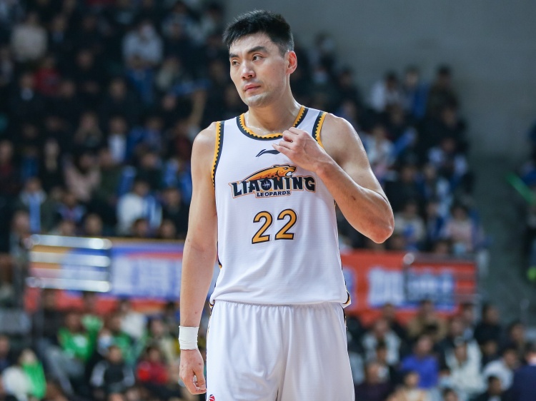 杨鸣:李晓旭和郭艾伦今晚都不会出战