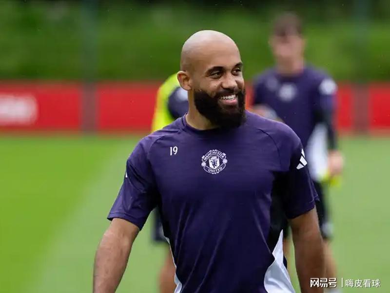 降维打击！曼联边锋场场最佳，曾因阿森