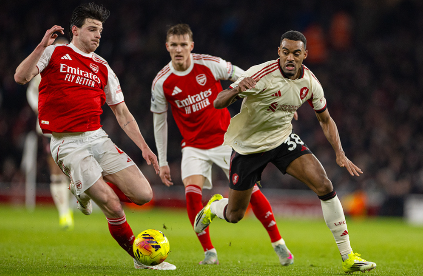 阿森纳00闷平利物浦！3连胜被终结，仍6分领跑英超，三叉戟哑火