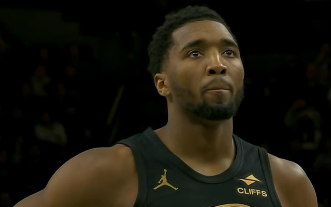 爱德华兹半场11分，离第三年轻万分先