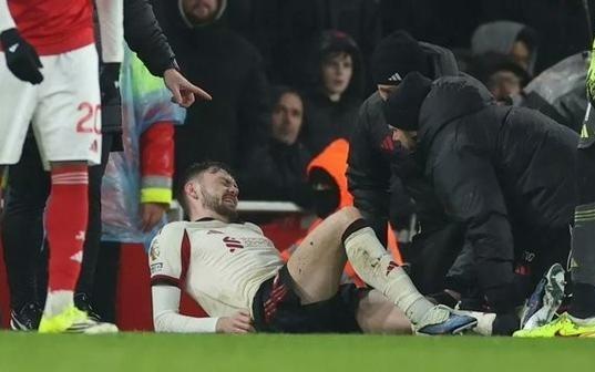 伤势不容乐观，跟队：布拉德利赛后拄拐