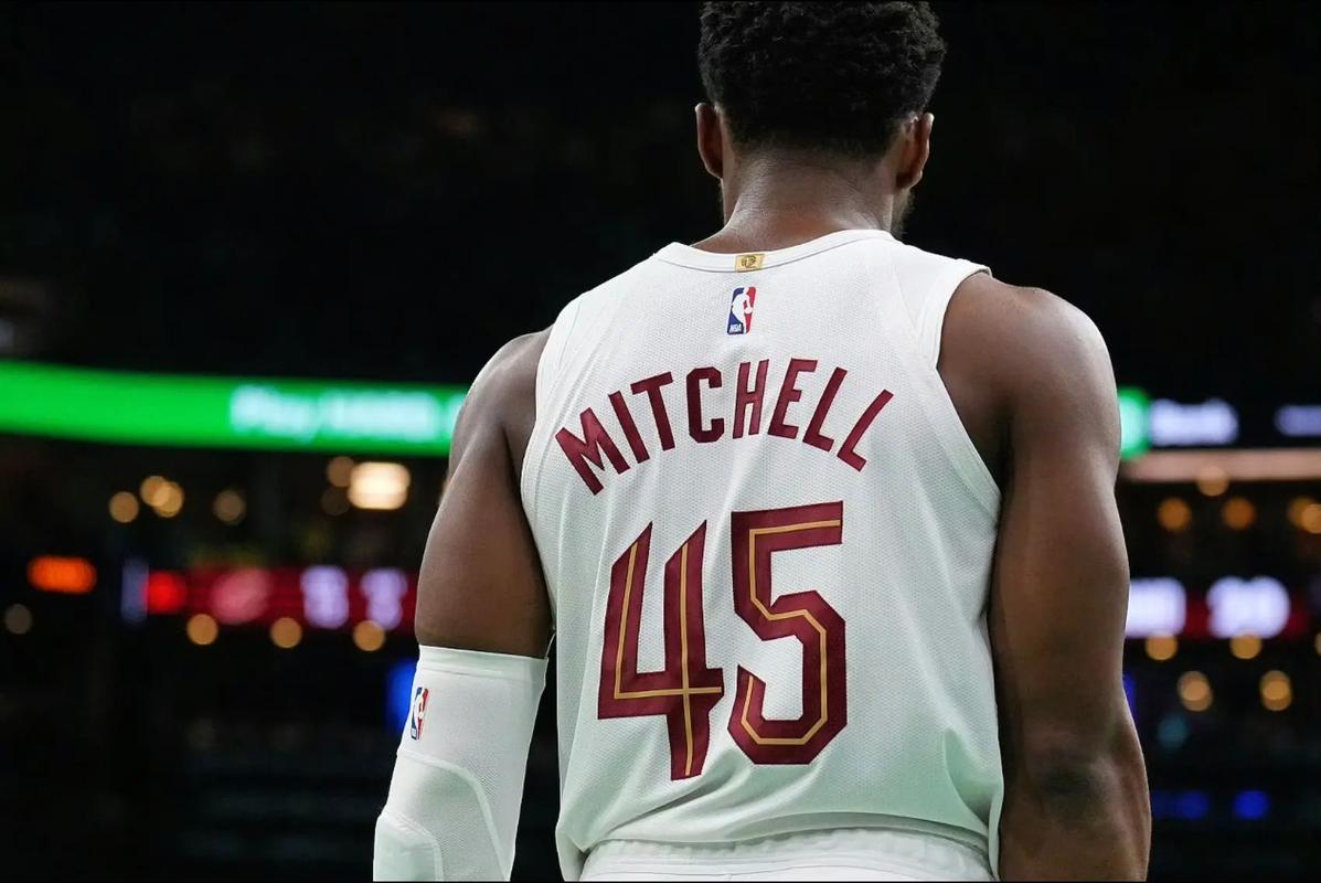 东西部均拿过第1，季后赛场均28+5+5，米切尔为何无法进分区决赛