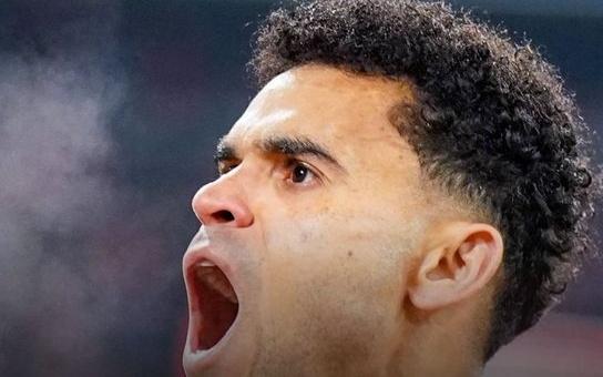 早报巴萨3比2皇马夺西超杯冠军曼联