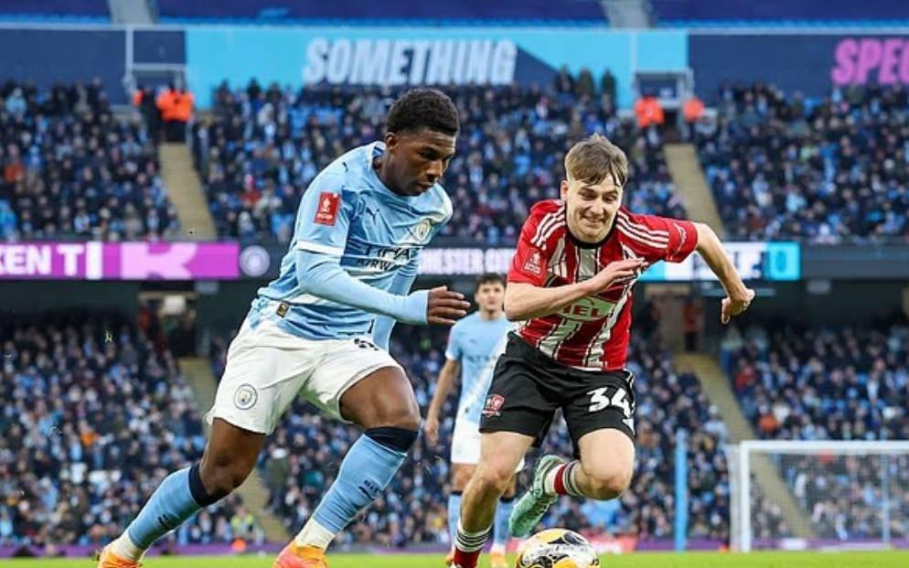 邮报：上周足总杯前，曼联将卡灵顿开放