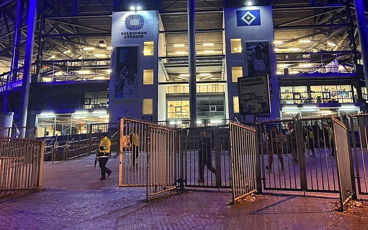 官方：汉堡对勒沃库森的比赛因天气原因取消，补赛日期待定