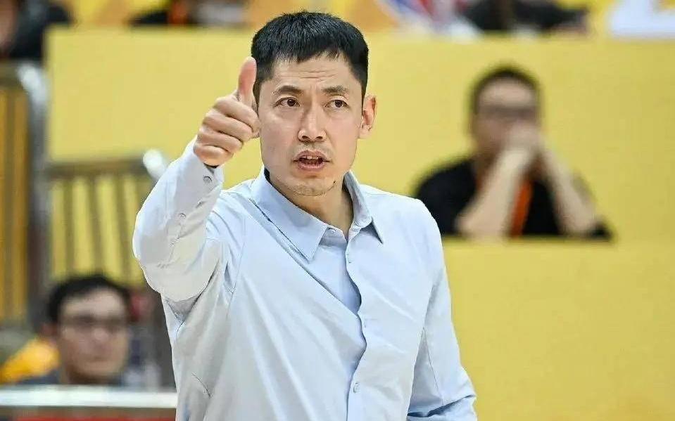 CBA两大惨案！广东狂输上海40分，前冠军15连败，北控爆冷输江苏